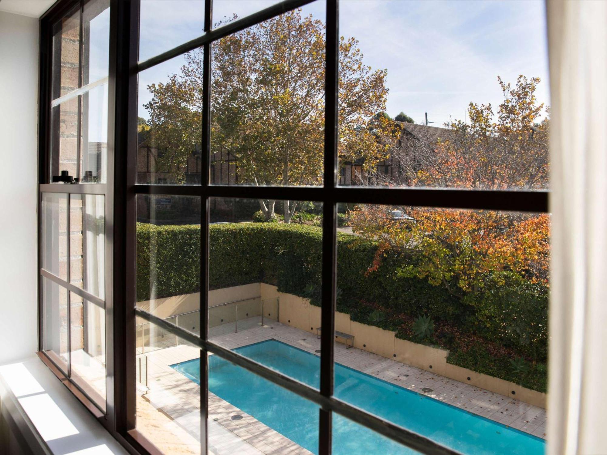 Peppers The Hills Lodge Castle Hill Exterior foto