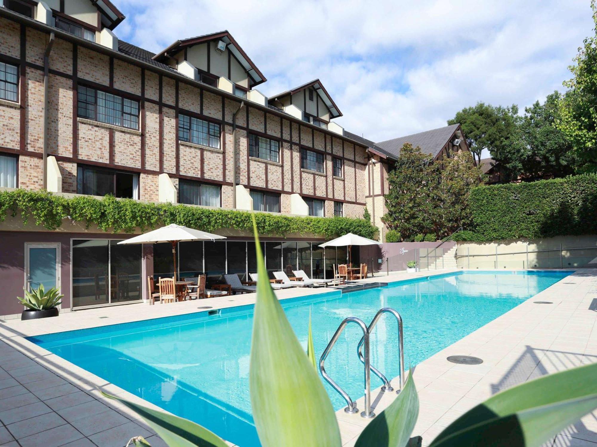 Peppers The Hills Lodge Castle Hill Exterior foto