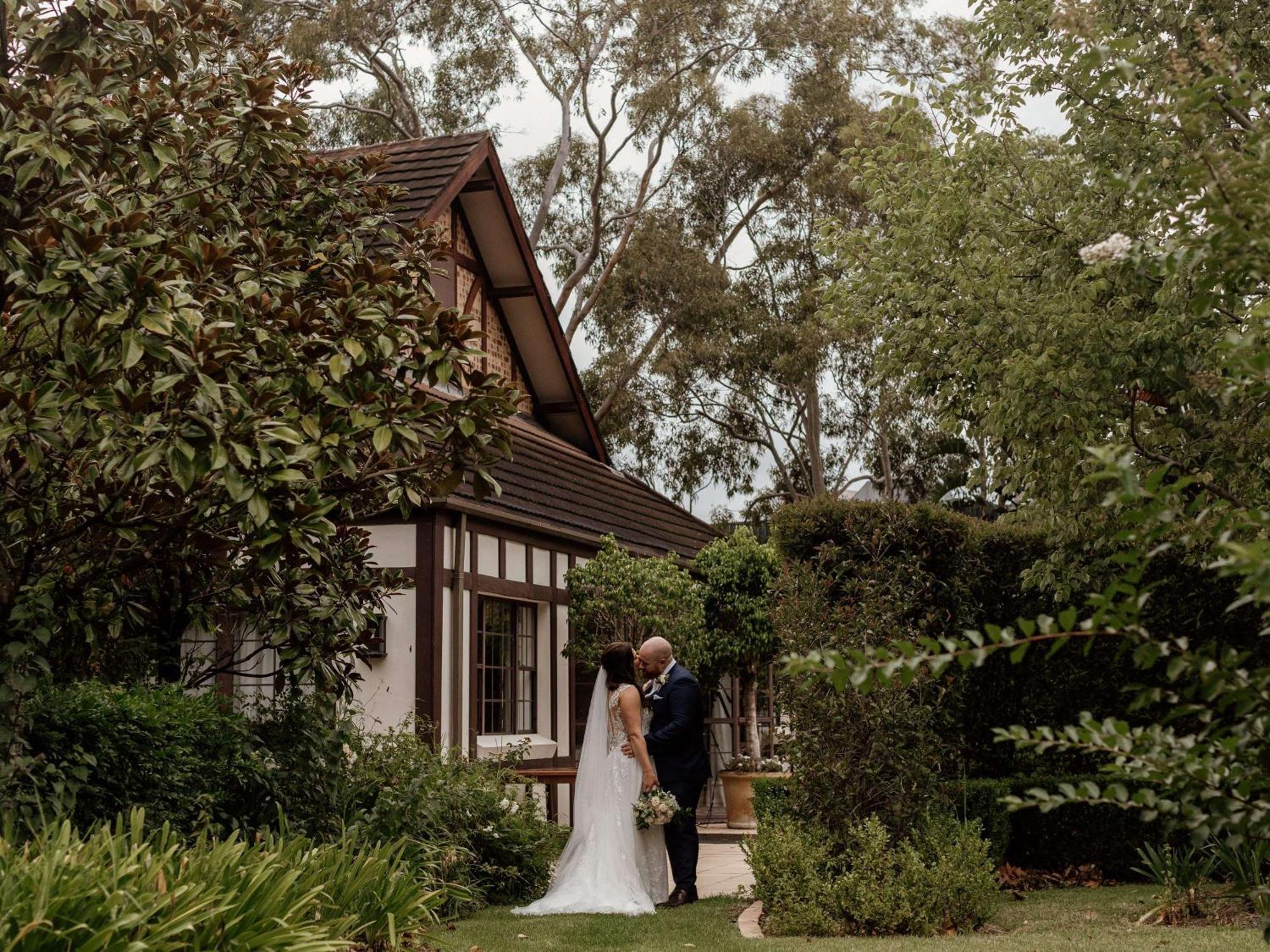 Peppers The Hills Lodge Castle Hill Exterior foto