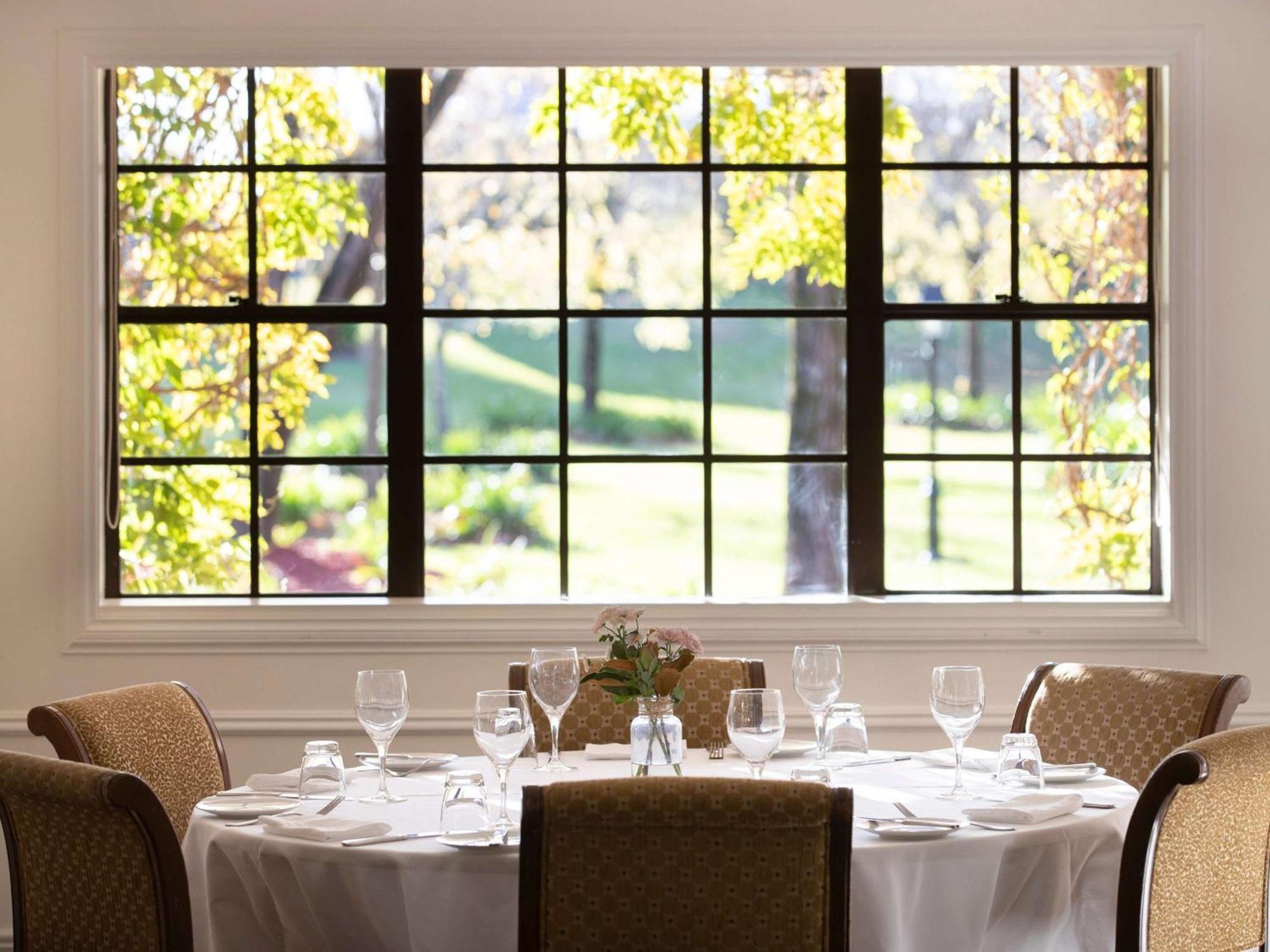 Peppers The Hills Lodge Castle Hill Exterior foto